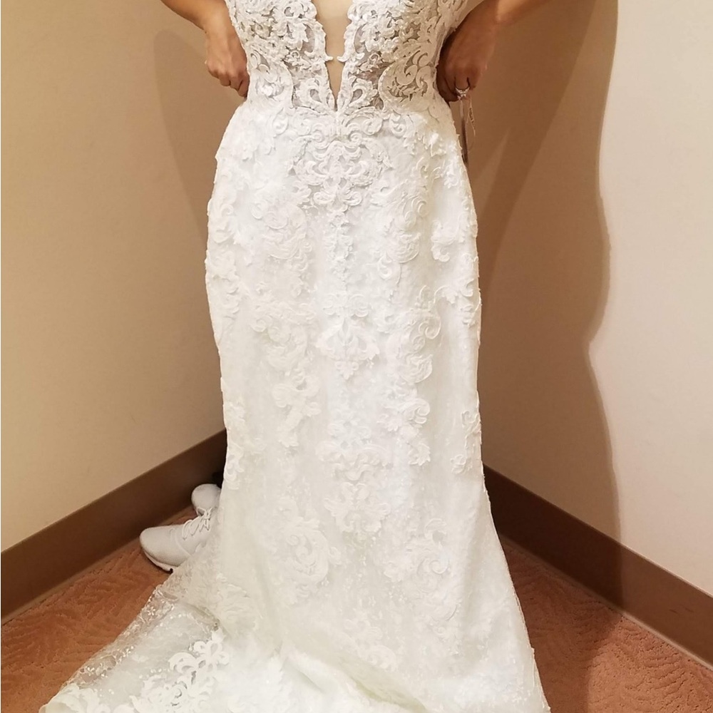 Maggie Sottero Ivory Floral Lace Wedding Dress - Picture 4 of 8